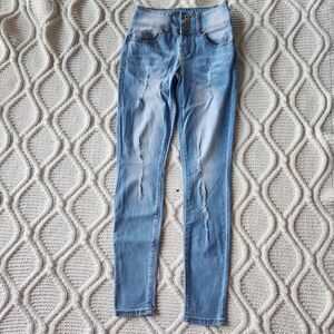 NEW California Vintage Mid Rise Distressed Skinny Jeans Size 3
